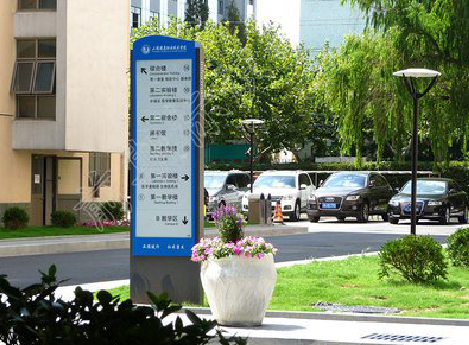 汶川哪些因素影响宣传栏的制作？